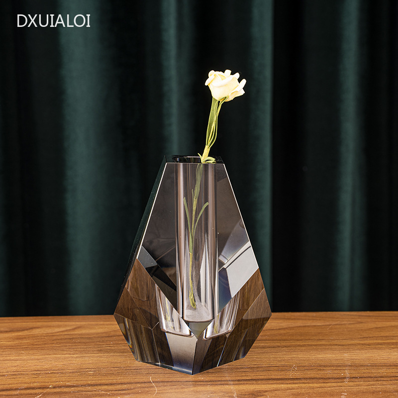Home Office Interior Design - Vaso de cristal moderno e minimalista,